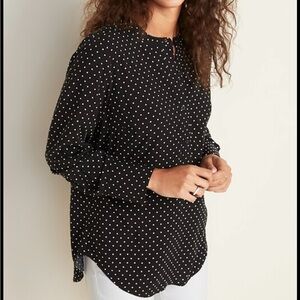 Old Navy Black and White Buttoned Long Sleeve Blouse